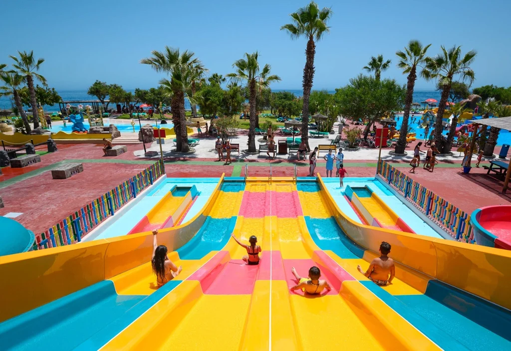 Aqua Tropic in Almuñécar – een dag vol zon, zout water en snelheid