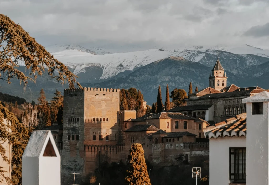 Bezoek Granada – tussen paleizen, patio’s en passie